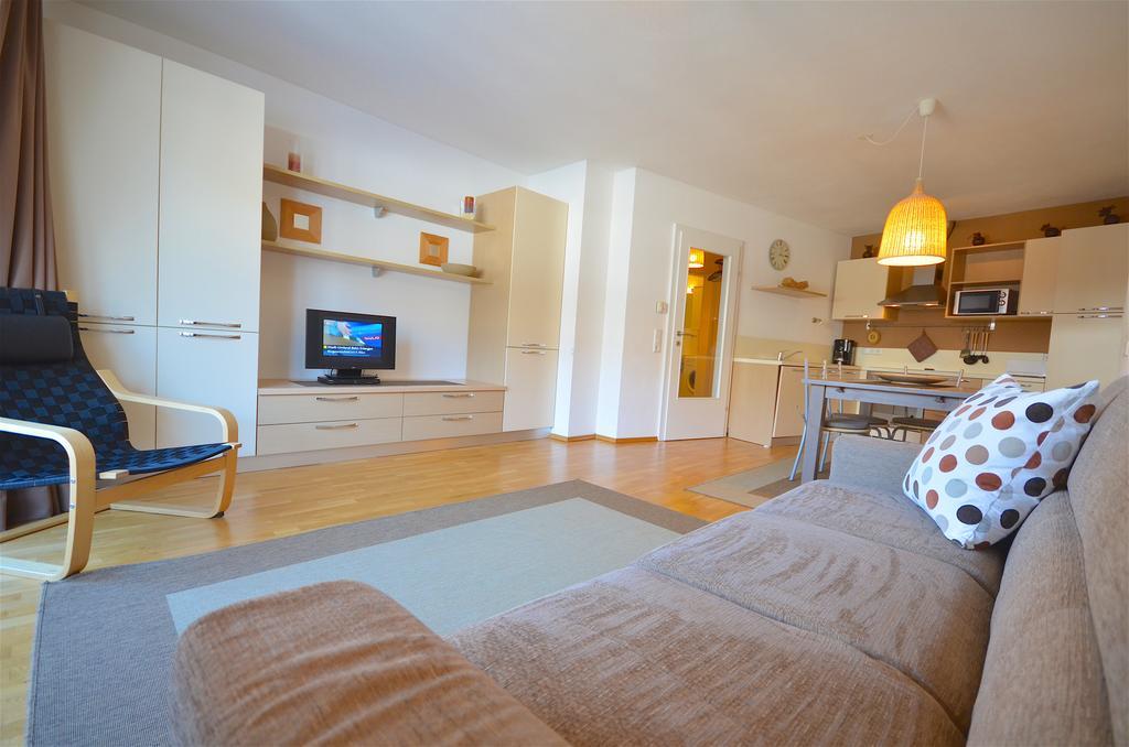 Apartment Riccardo - By Alpen Apartments Kaprun Exteriör bild